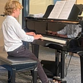 Milana Music - Performance