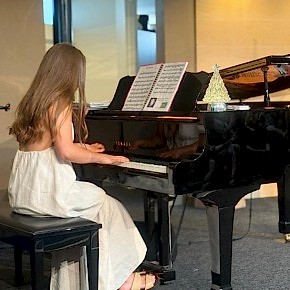 Milana Music - Performance